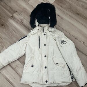 Moose Knuckles White Puffer Jacket with Hood and Quilted Design
